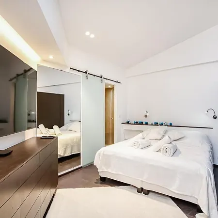 Place Des Lices Avec Parking * Saint-Tropez