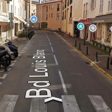 Apartment Place Des Lices Avec Parking Saint-Tropez